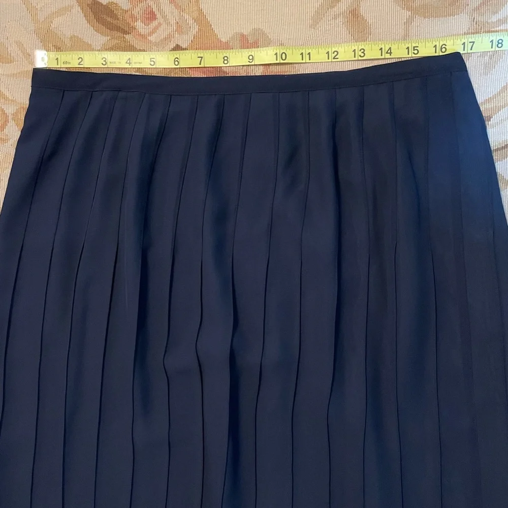 Classic navy blue skirt by Norton McNaughton Petite 16P - Picture 5 of 7